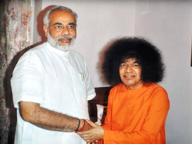 Narendra Modi with Bhagawn Sri Sathya Sai Baba