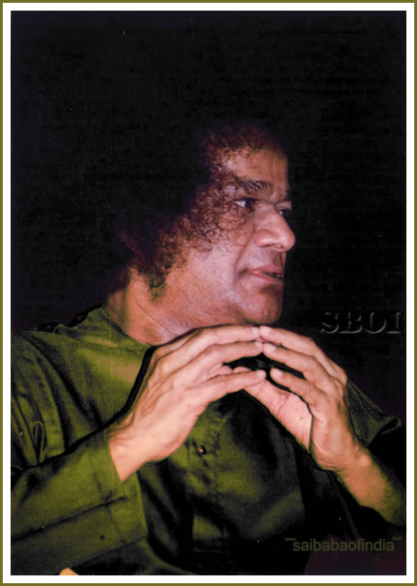 http://www.saibabaofindia.com/Jan-2012-feb/sai-baba-expression-holding-hands-fingers.jpg