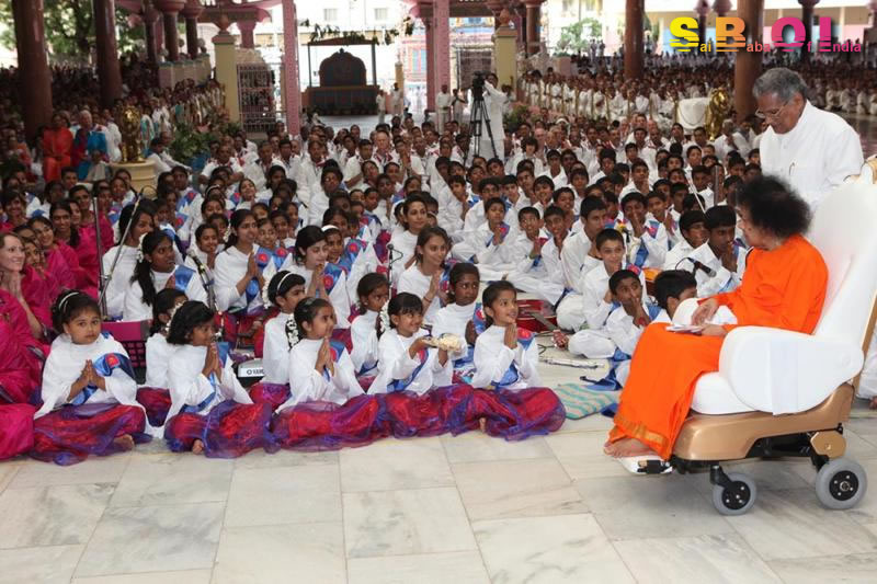 uk-choir-2010-prasanthi-nilayam-sai-baba